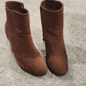 Shoe Dazzle Chestnut Wedge Ankle Booties